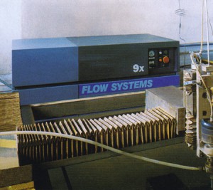 Shape material-division workstation by means of the high-pressure water and hydro-abrasive beam